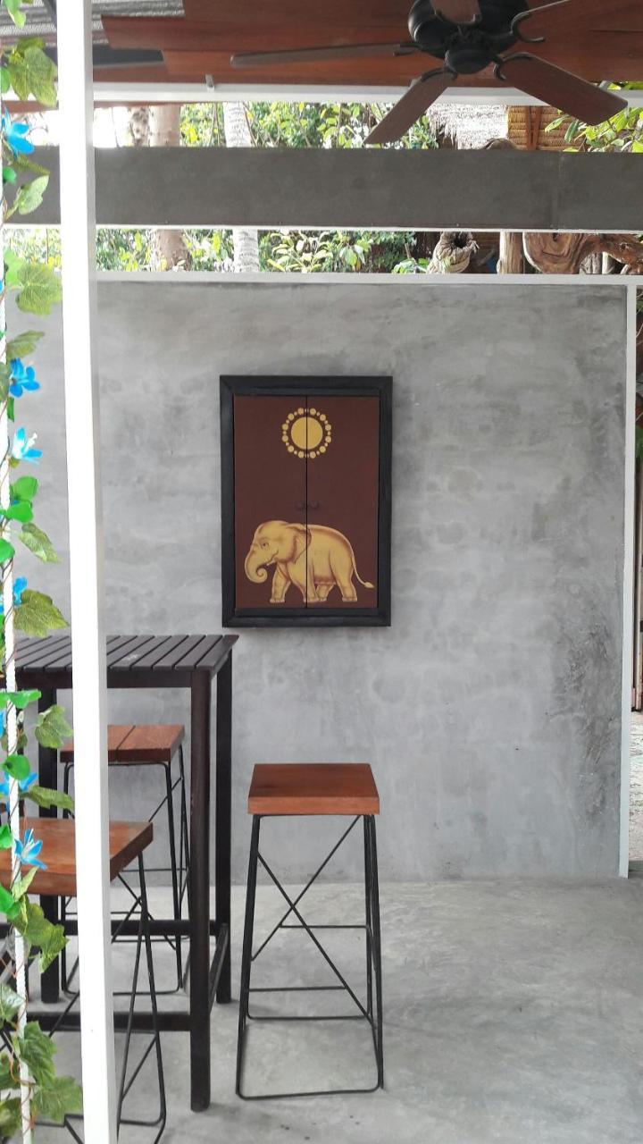 White Jail At Koh Tao Hostel Exterior foto